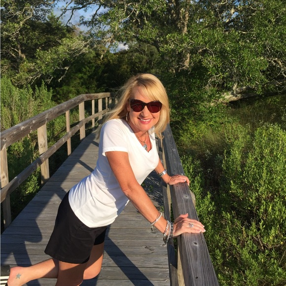 Meet your Posher, Mary - Picture 2 of 2